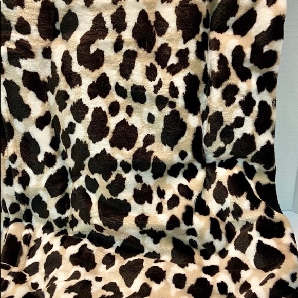Betsey Johnson leopard print throw, NWT - Picture 8 of 9